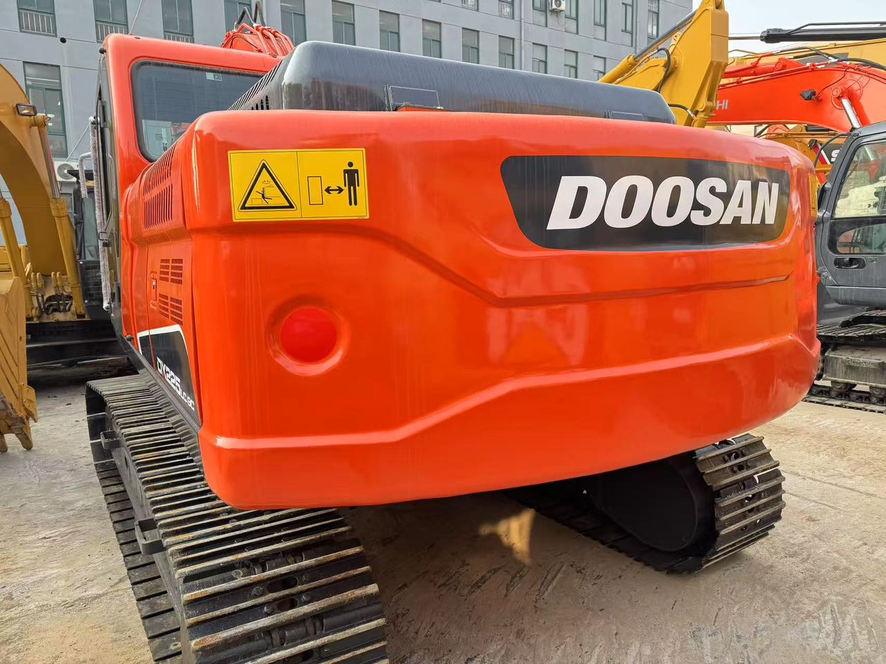 DOOSAN DX225 - حفار زاحف: صورة 3 DOOSAN DX225 - حفار زاحف: صورة 3