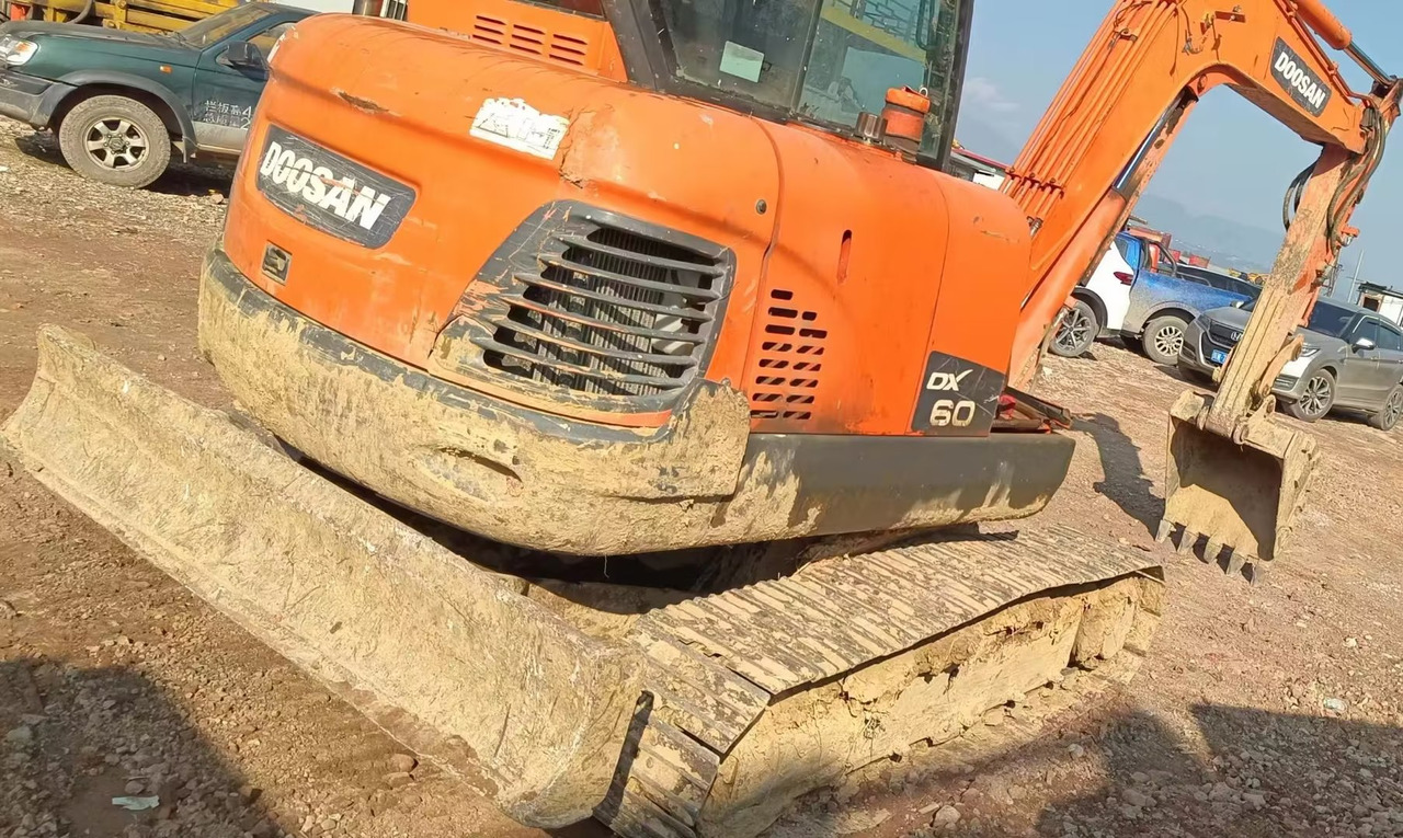 DOOSAN dx60 - حفار صغير: صورة 3 DOOSAN dx60 - حفار صغير: صورة 3
