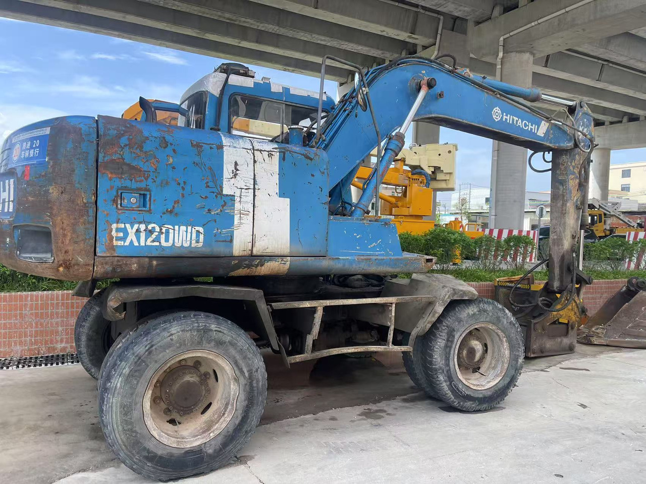 HITACHI EX100WD-2 - حفار ذو عجلات: صورة 2 HITACHI EX100WD-2 - حفار ذو عجلات: صورة 2