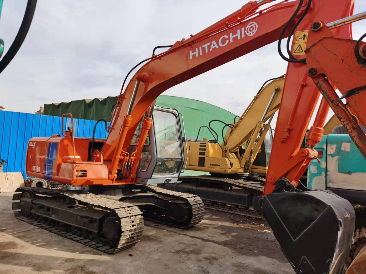 HITACHI EX120-2 - حفار زاحف: صورة 1 HITACHI EX120-2 - حفار زاحف: صورة 1