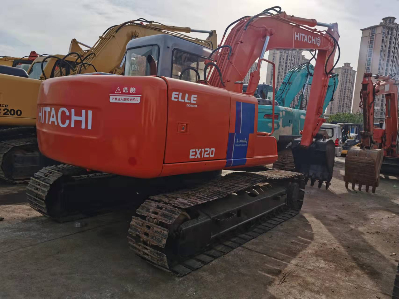 HITACHI EX120-2 - حفار زاحف: صورة 2 HITACHI EX120-2 - حفار زاحف: صورة 2