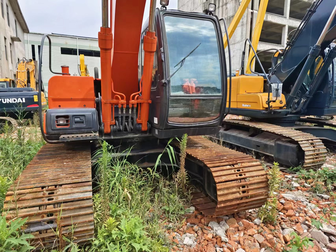 HITACHI EX120-5 - حفار زاحف: صورة 3 HITACHI EX120-5 - حفار زاحف: صورة 3