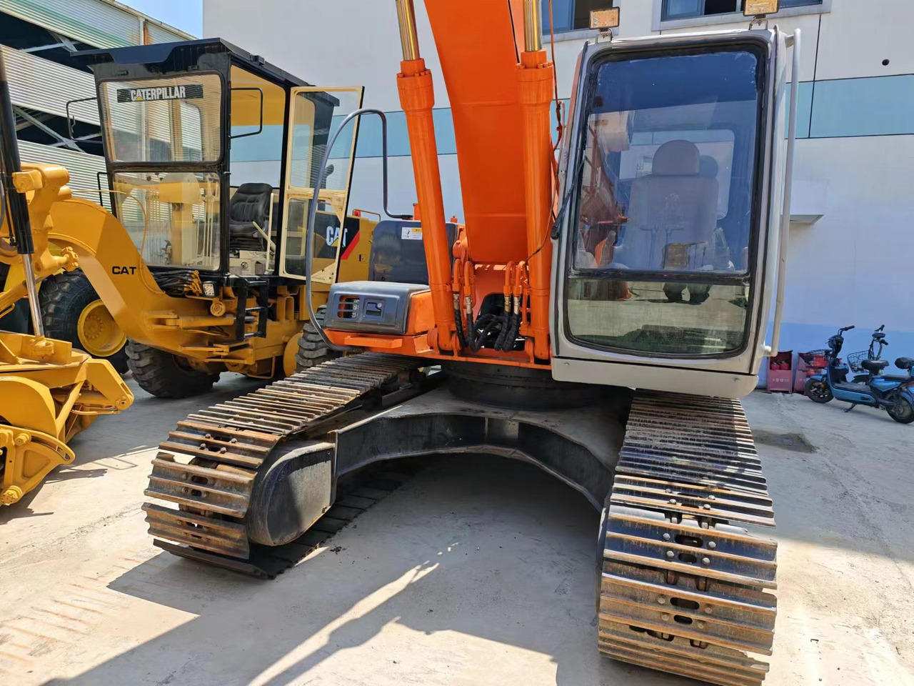 HITACHI EX200-5 - حفار زاحف: صورة 3 HITACHI EX200-5 - حفار زاحف: صورة 3