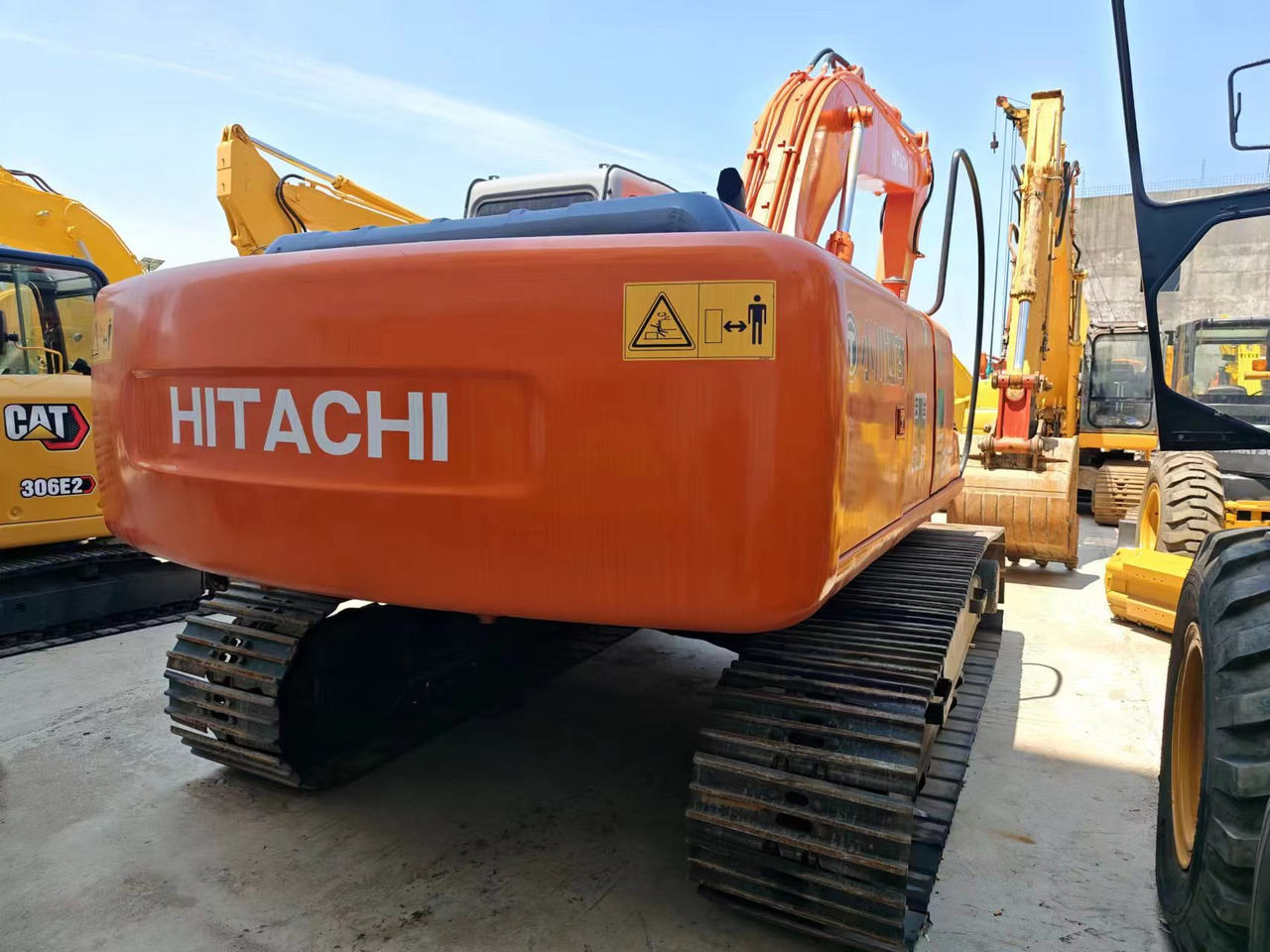 HITACHI EX200-5 - حفار زاحف: صورة 2 HITACHI EX200-5 - حفار زاحف: صورة 2