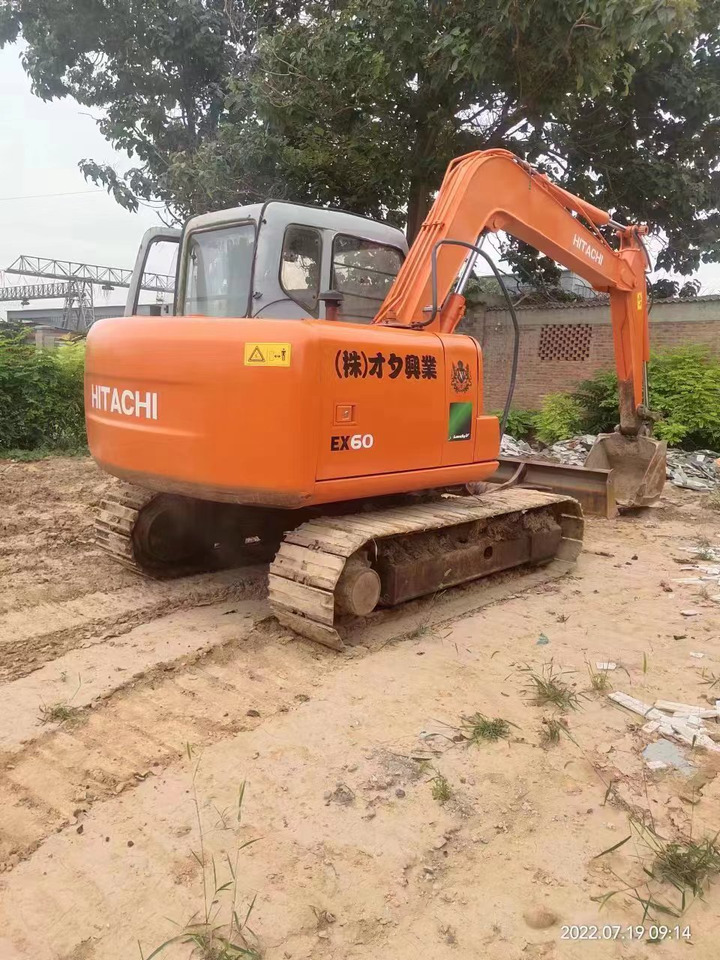 HITACHI EX60-5 - حفار صغير: صورة 1 HITACHI EX60-5 - حفار صغير: صورة 1
