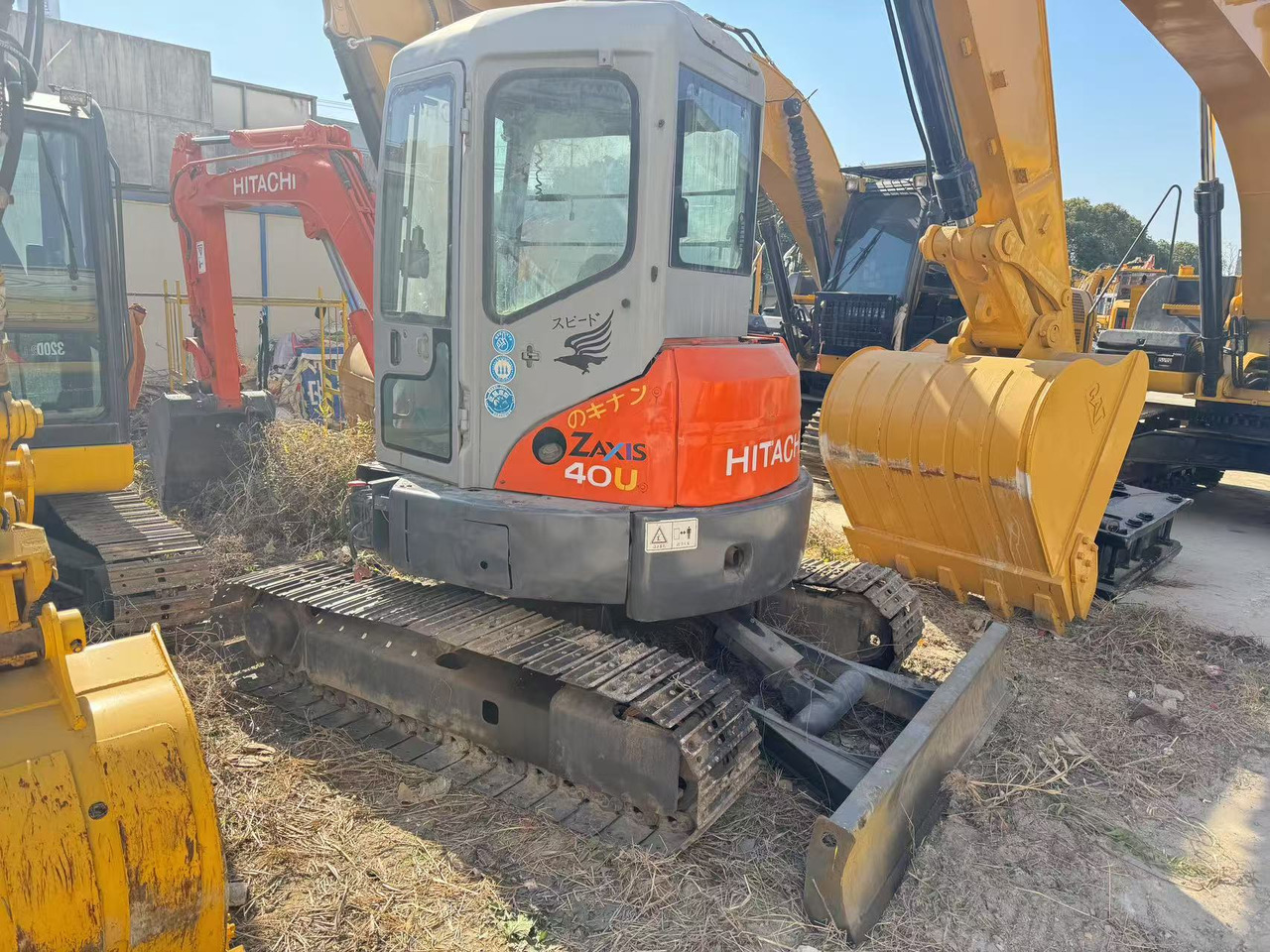 HITACHI ZX40U - حفار صغير: صورة 1 HITACHI ZX40U - حفار صغير: صورة 1