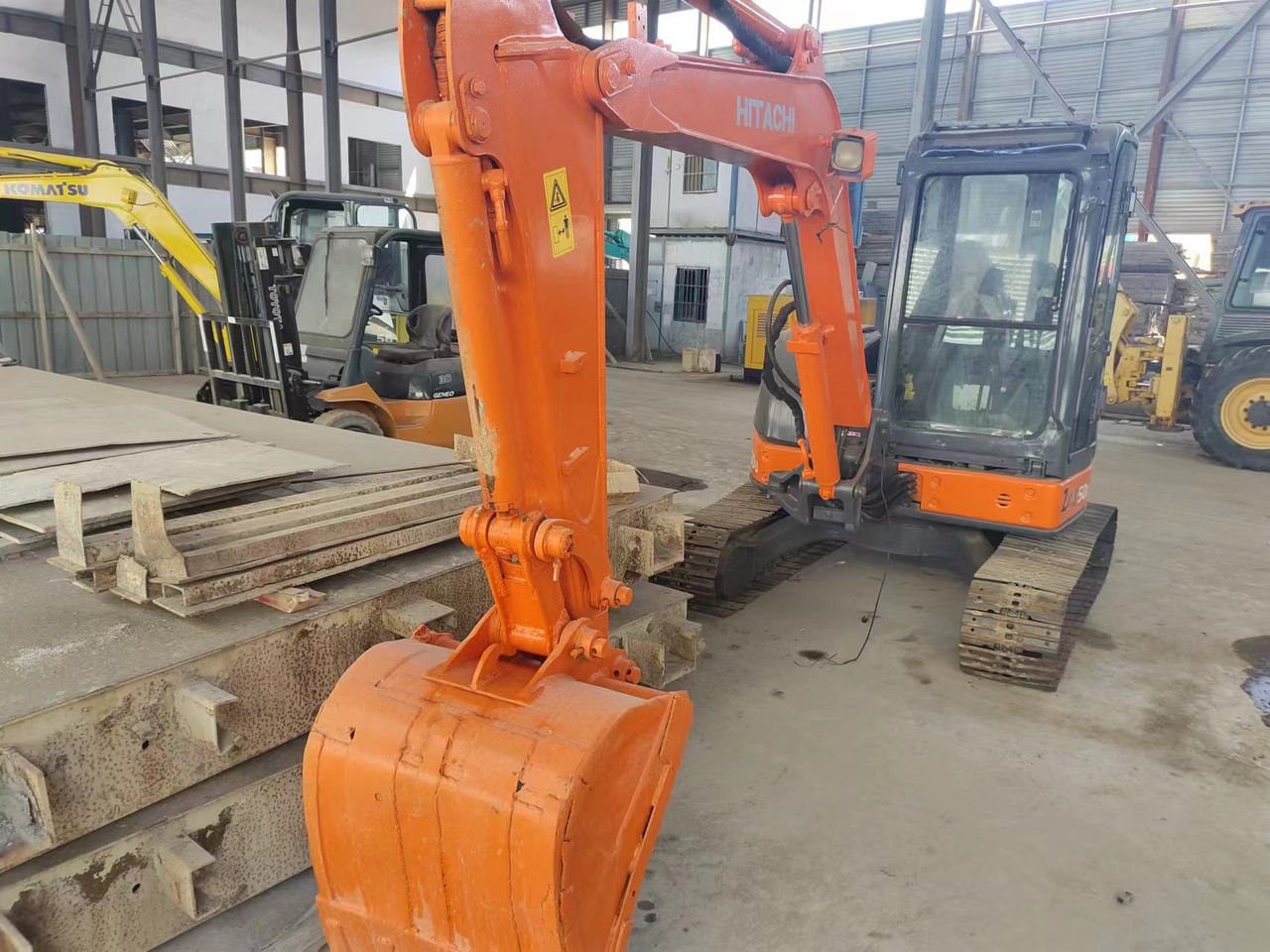 HITACHI ZX50U - حفار صغير: صورة 1 HITACHI ZX50U - حفار صغير: صورة 1