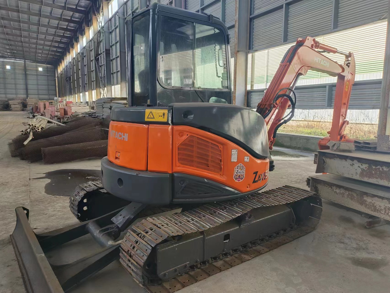 HITACHI ZX50U - حفار صغير: صورة 3 HITACHI ZX50U - حفار صغير: صورة 3