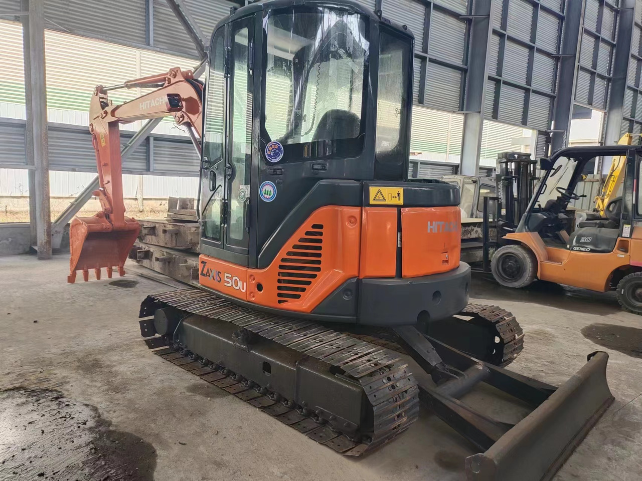 HITACHI ZX50U - حفار صغير: صورة 2 HITACHI ZX50U - حفار صغير: صورة 2