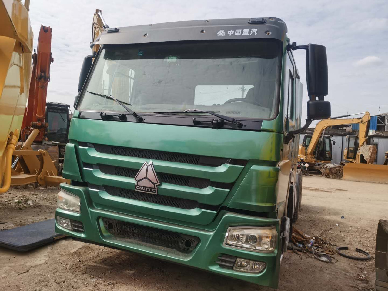 HOWO truck - مقطورة السحب: صورة 2 HOWO truck - مقطورة السحب: صورة 2