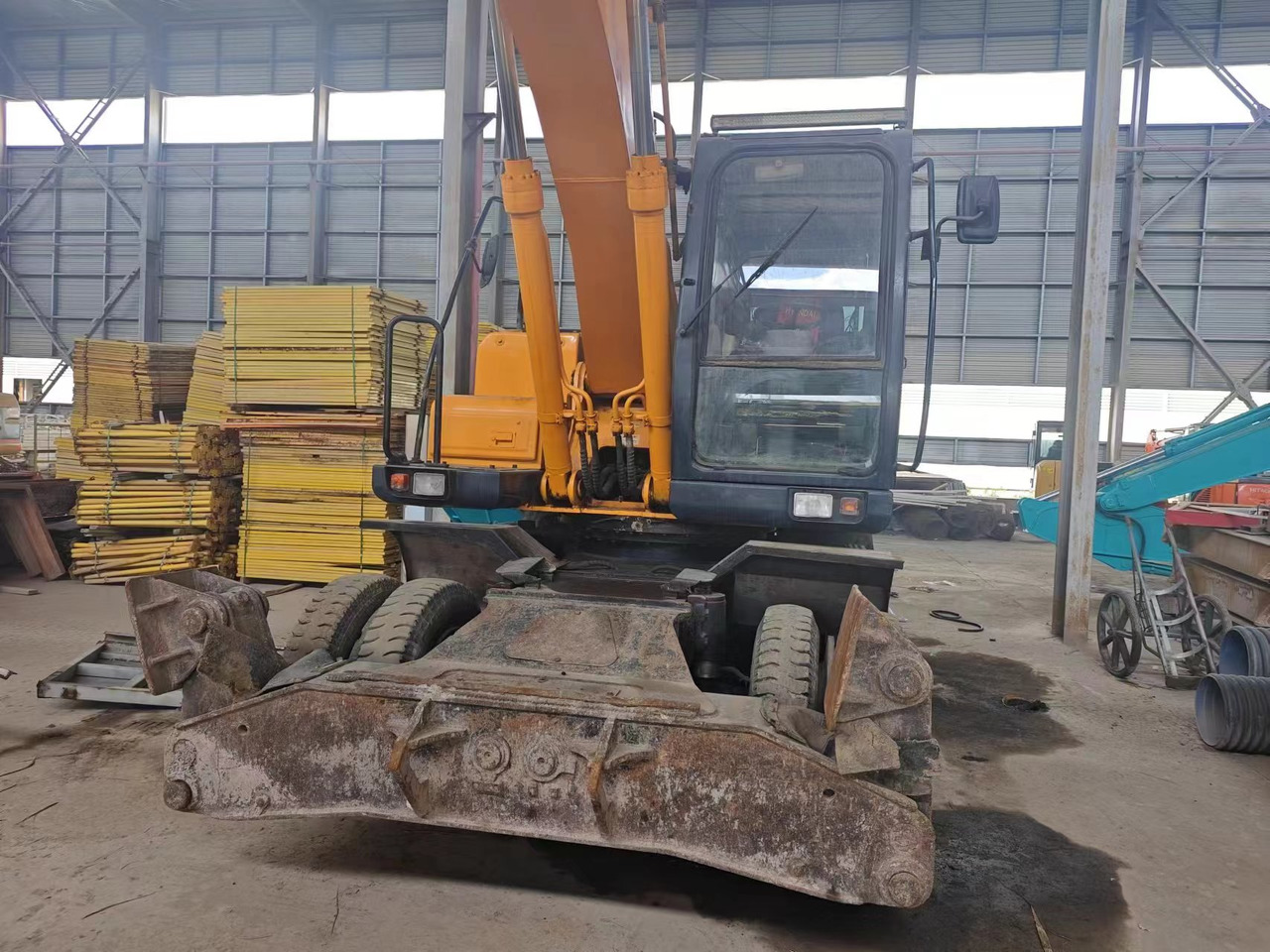 HYUNDAI 210W-7 - حفار ذو عجلات: صورة 3 HYUNDAI 210W-7 - حفار ذو عجلات: صورة 3