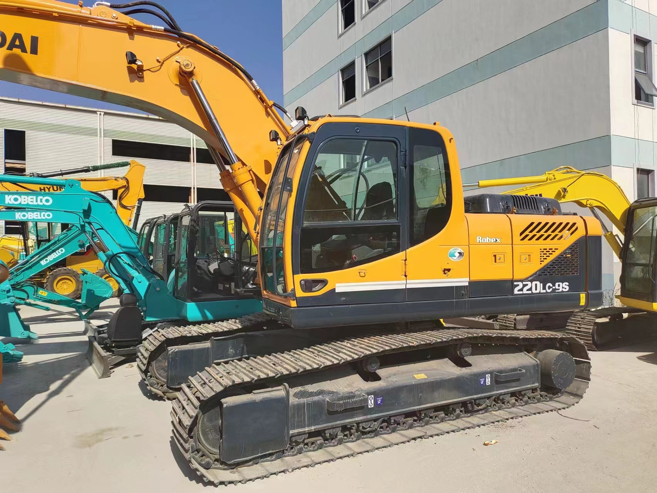 HYUNDAI 220LC-9S 305LC-9T 385LC-9T - حفار زاحف: صورة 1 HYUNDAI 220LC-9S 305LC-9T 385LC-9T - حفار زاحف: صورة 1