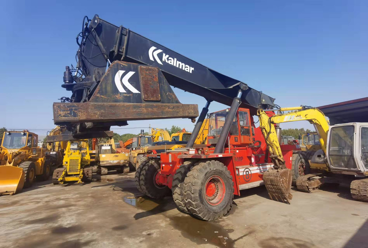 KALMAR DRF450 - آلة حمل الحاويات في الأماكن الصغيرة: صورة 2 KALMAR DRF450 - آلة حمل الحاويات في الأماكن الصغيرة: صورة 2