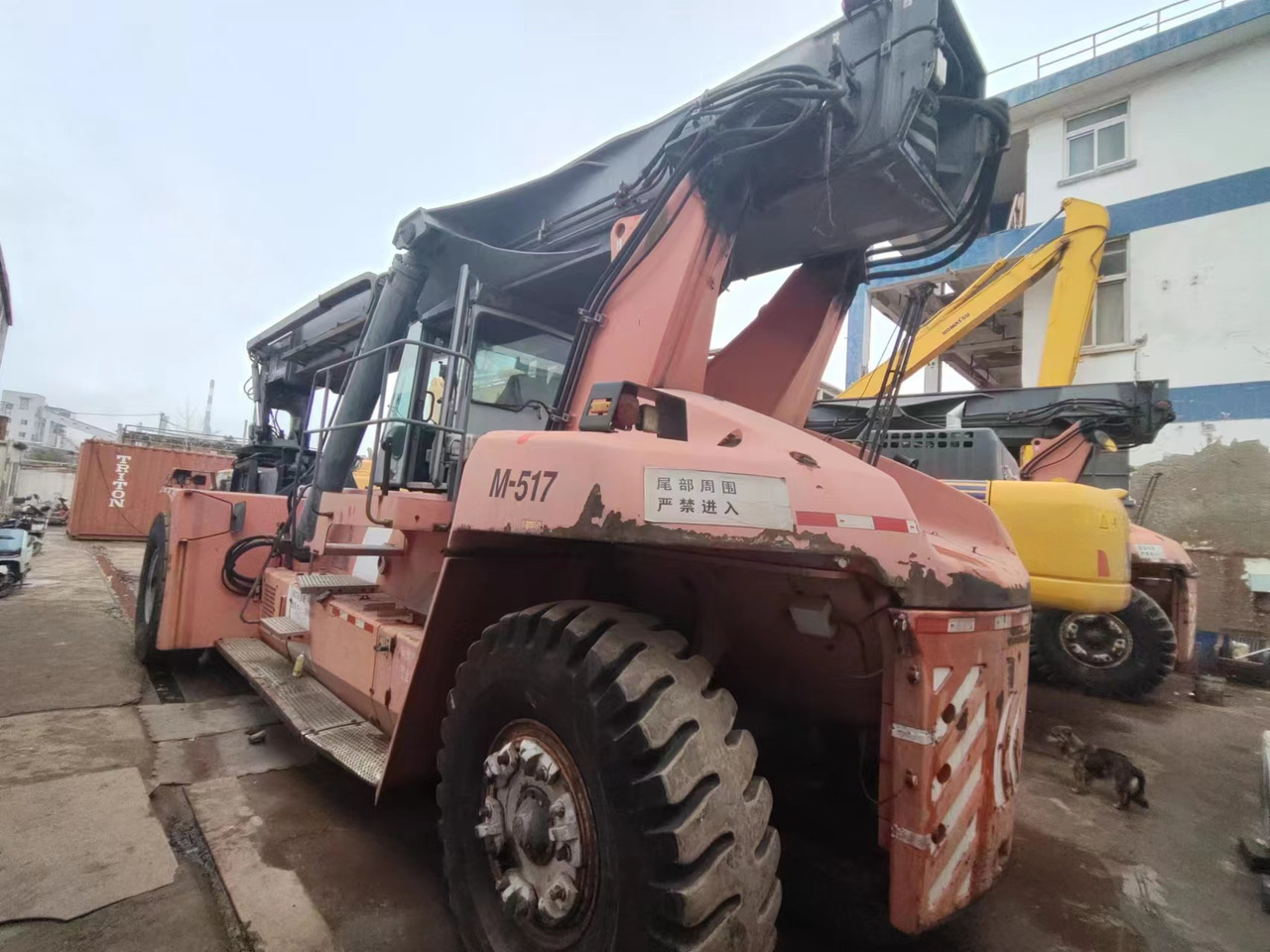 KARMAL DRF450 - آلة حمل الحاويات في الأماكن الصغيرة: صورة 1 KARMAL DRF450 - آلة حمل الحاويات في الأماكن الصغيرة: صورة 1