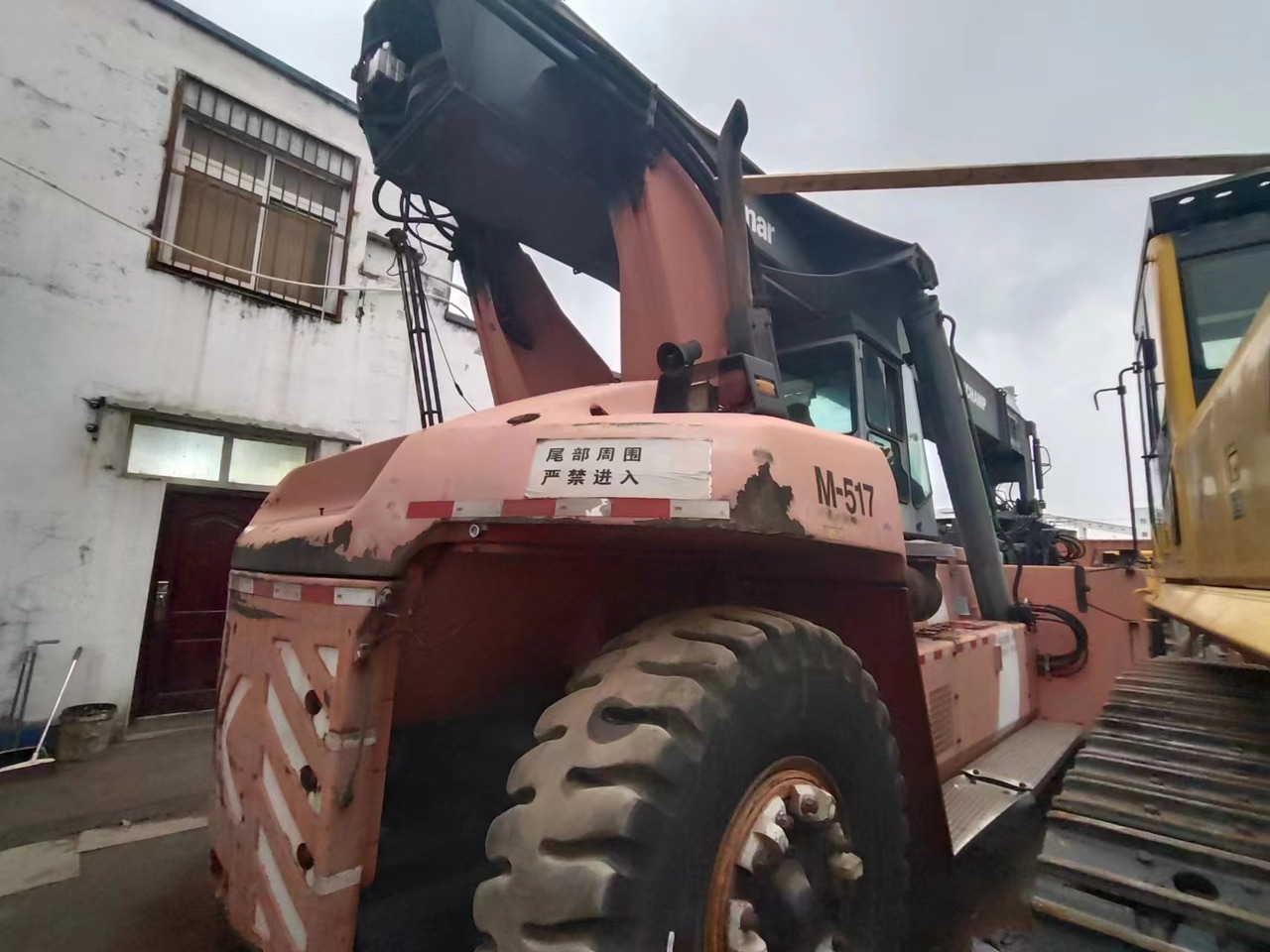 KARMAL DRF450 - آلة حمل الحاويات في الأماكن الصغيرة: صورة 5 KARMAL DRF450 - آلة حمل الحاويات في الأماكن الصغيرة: صورة 5