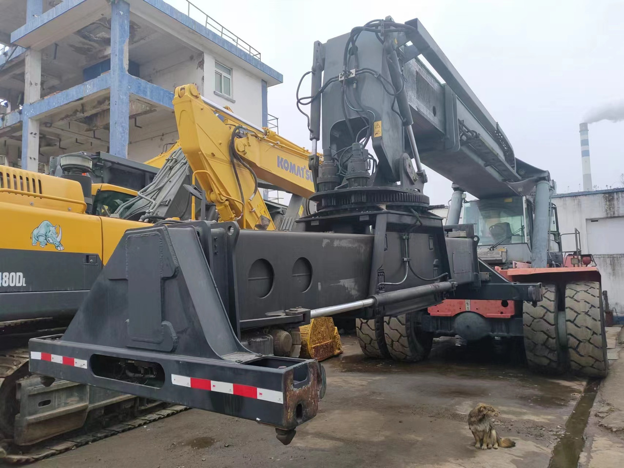 KARMAL DRF450 - آلة حمل الحاويات في الأماكن الصغيرة: صورة 2 KARMAL DRF450 - آلة حمل الحاويات في الأماكن الصغيرة: صورة 2
