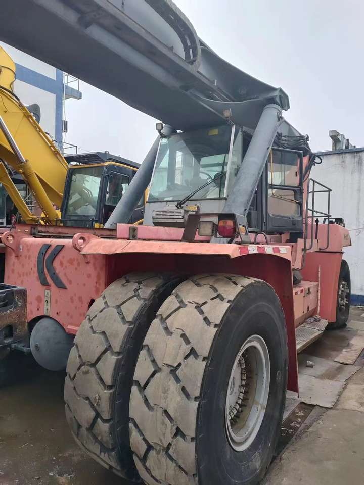 KARMAL DRF450 - آلة حمل الحاويات في الأماكن الصغيرة: صورة 3 KARMAL DRF450 - آلة حمل الحاويات في الأماكن الصغيرة: صورة 3