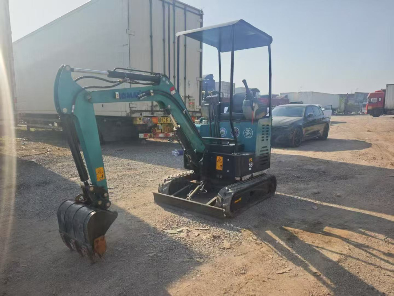 KOMATSU PC18 - حفار صغير: صورة 1 KOMATSU PC18 - حفار صغير: صورة 1