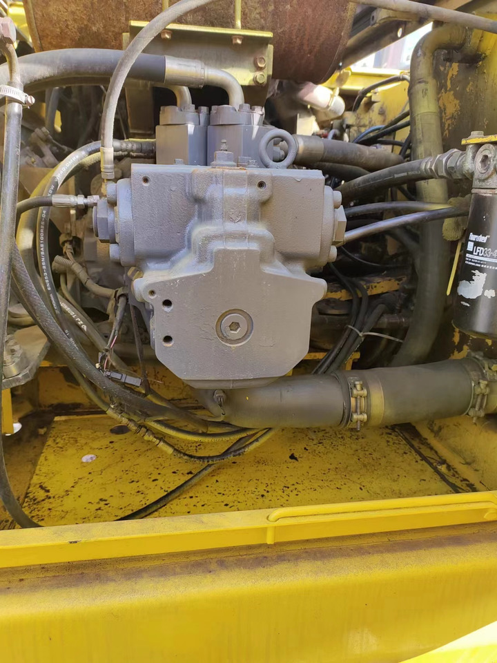 KOMATSU PC200-7 - حفار زاحف: صورة 4 KOMATSU PC200-7 - حفار زاحف: صورة 4