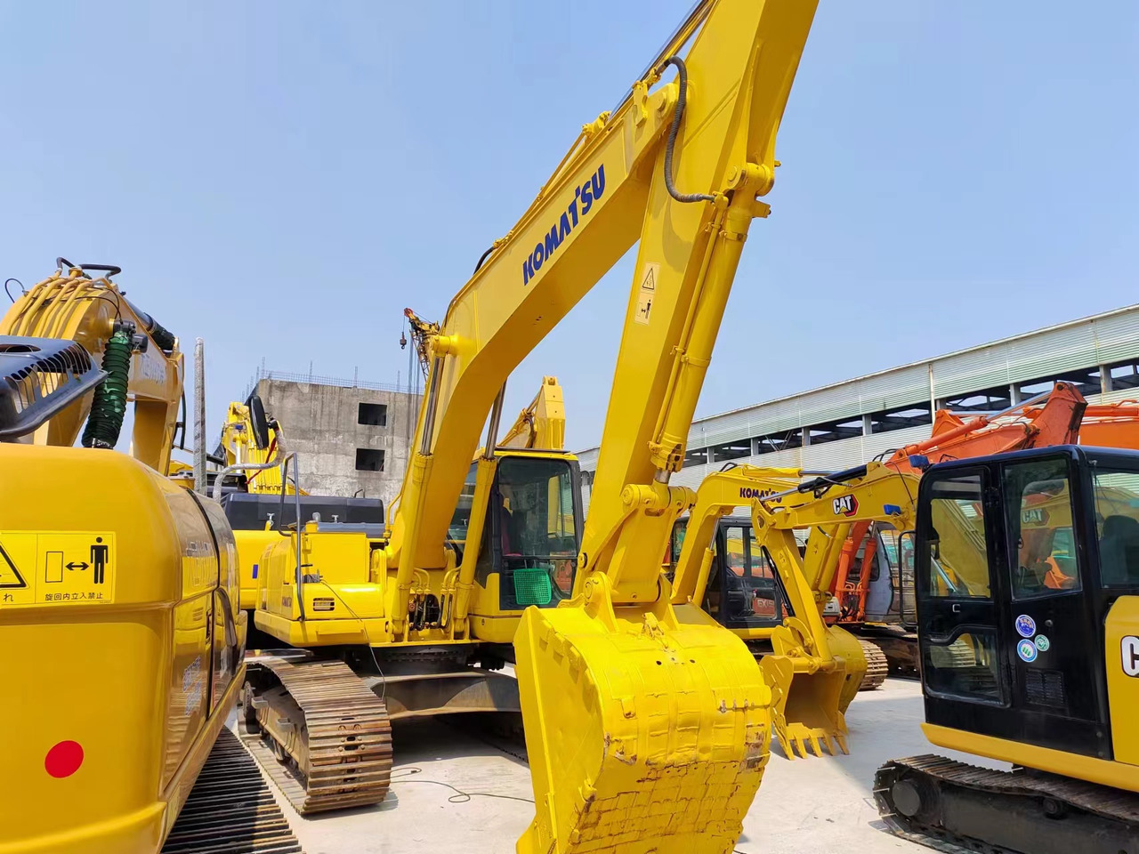 KOMATSU PC200-7 - حفار زاحف: صورة 1 KOMATSU PC200-7 - حفار زاحف: صورة 1