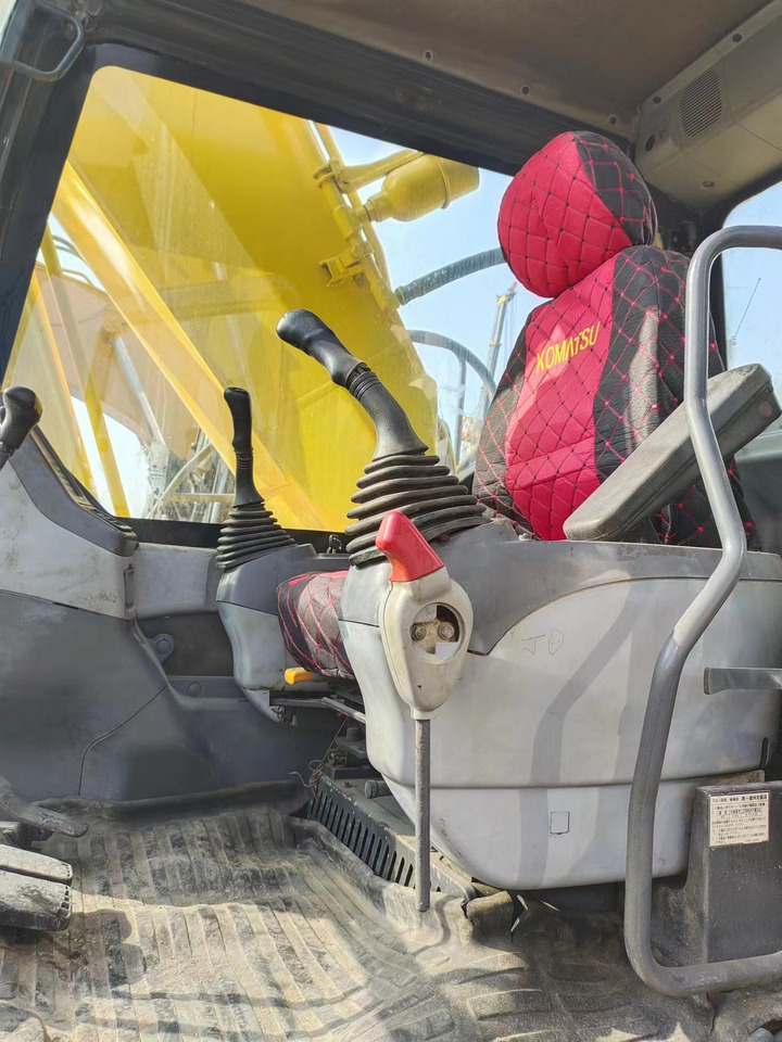 KOMATSU PC200-7 - حفار زاحف: صورة 3 KOMATSU PC200-7 - حفار زاحف: صورة 3