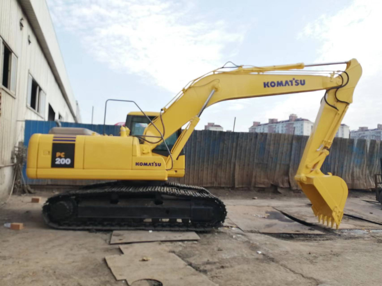 KOMATSU PC200-7 - حفار زاحف: صورة 1 KOMATSU PC200-7 - حفار زاحف: صورة 1