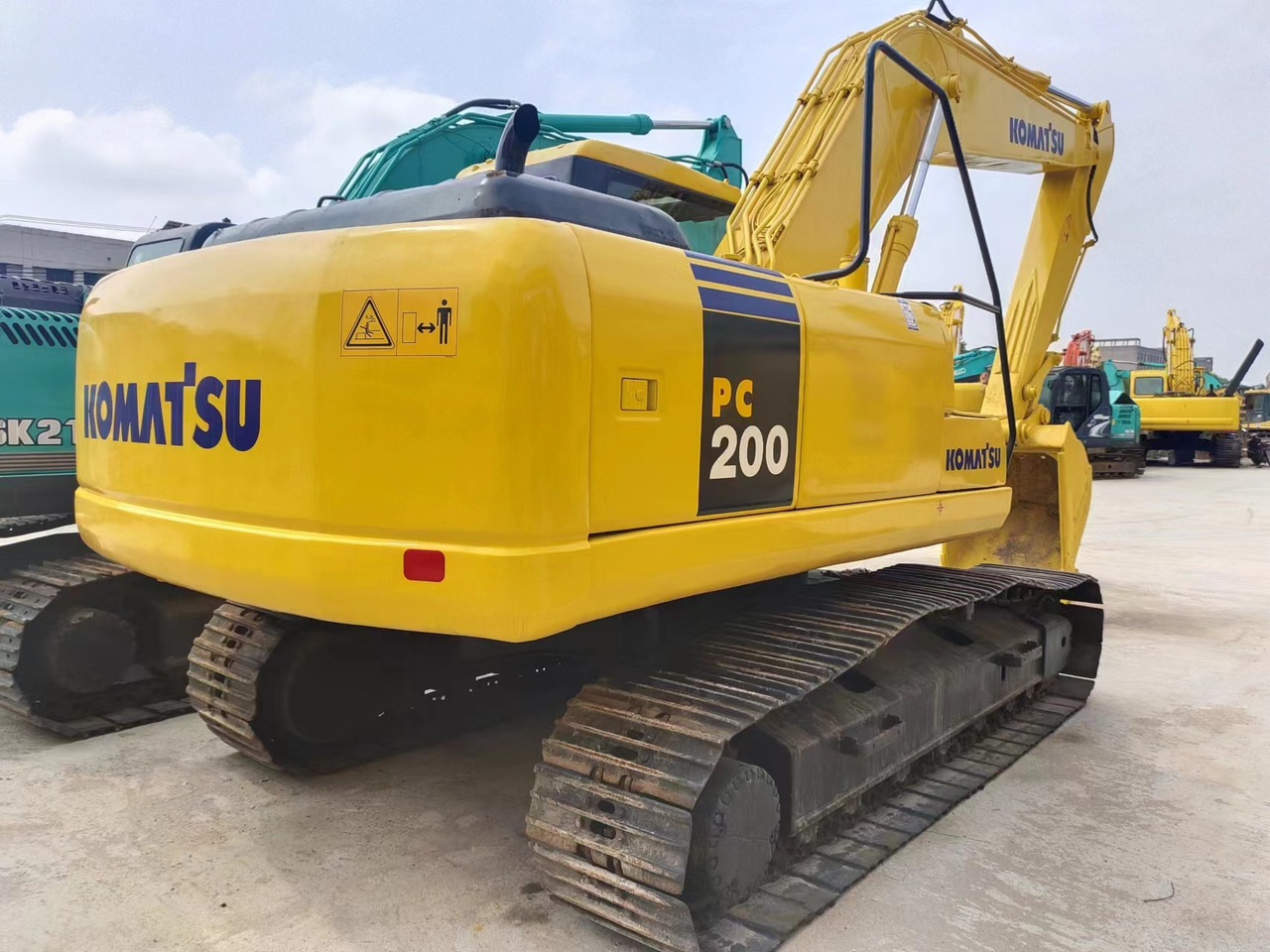 KOMATSU PC200-7 - حفار زاحف: صورة 2 KOMATSU PC200-7 - حفار زاحف: صورة 2