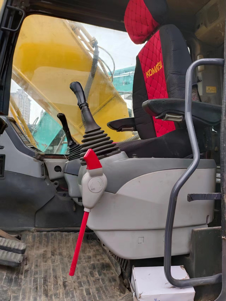 KOMATSU PC200-7 - حفار زاحف: صورة 3 KOMATSU PC200-7 - حفار زاحف: صورة 3