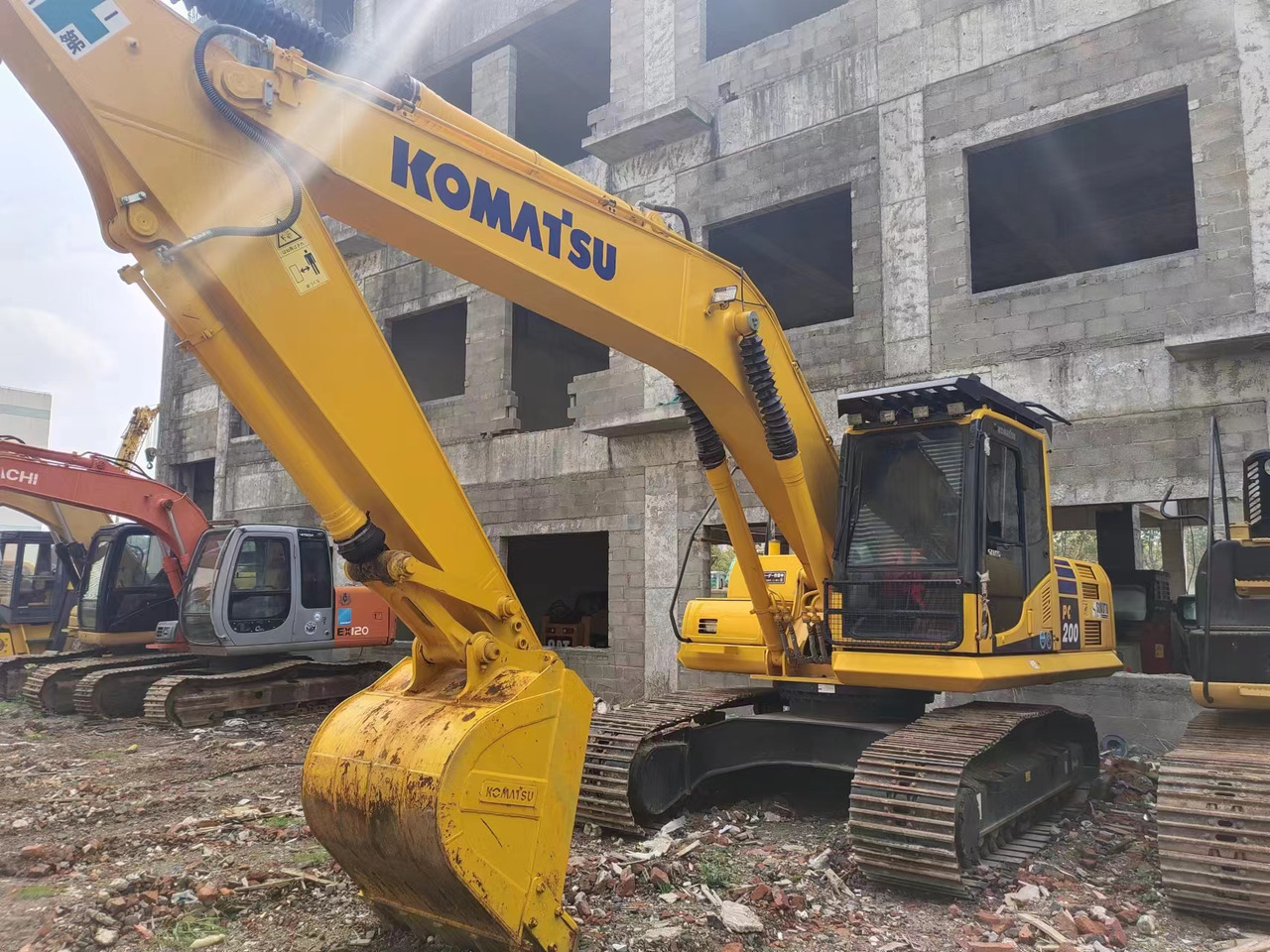 KOMATSU PC200-8N1 - حفار زاحف: صورة 5 KOMATSU PC200-8N1 - حفار زاحف: صورة 5