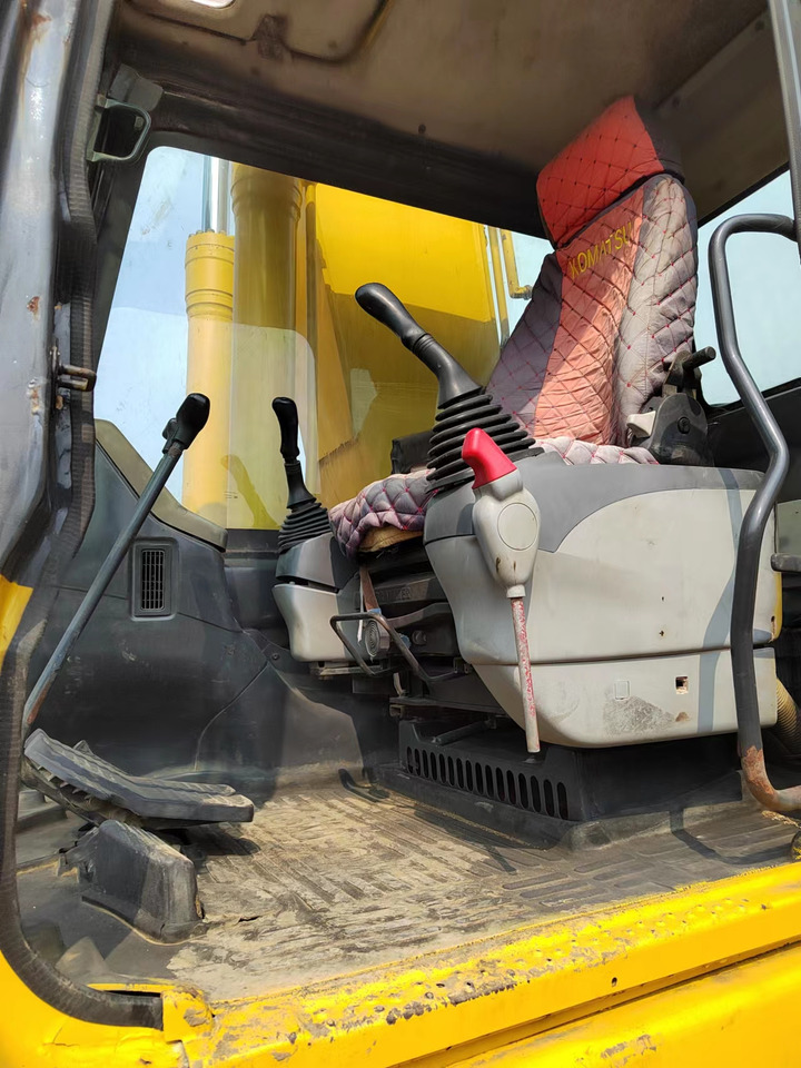 KOMATSU PC220-7 PC200-7 - حفار زاحف: صورة 4 KOMATSU PC220-7 PC200-7 - حفار زاحف: صورة 4