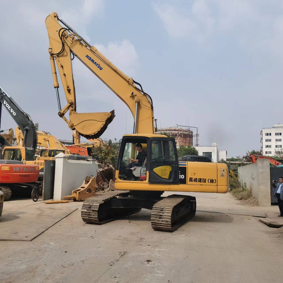 KOMATSU PC220-7 PC200-7 - حفار زاحف: صورة 1 KOMATSU PC220-7 PC200-7 - حفار زاحف: صورة 1