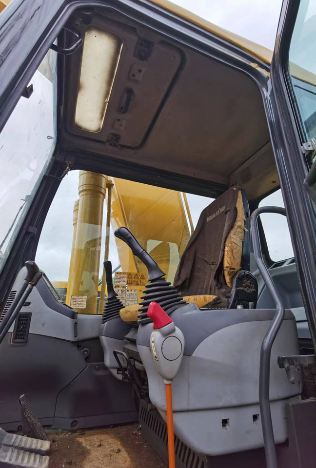 KOMATSU PC300-7 - حفار زاحف: صورة 4 KOMATSU PC300-7 - حفار زاحف: صورة 4