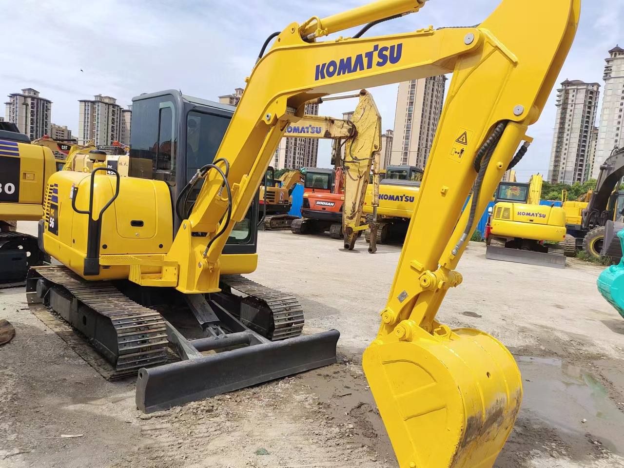 KOMATSU PC56 komatsu mini excavator PC55 PC60 - حفار صغير: صورة 1 KOMATSU PC56 komatsu mini excavator PC55 PC60 - حفار صغير: صورة 1