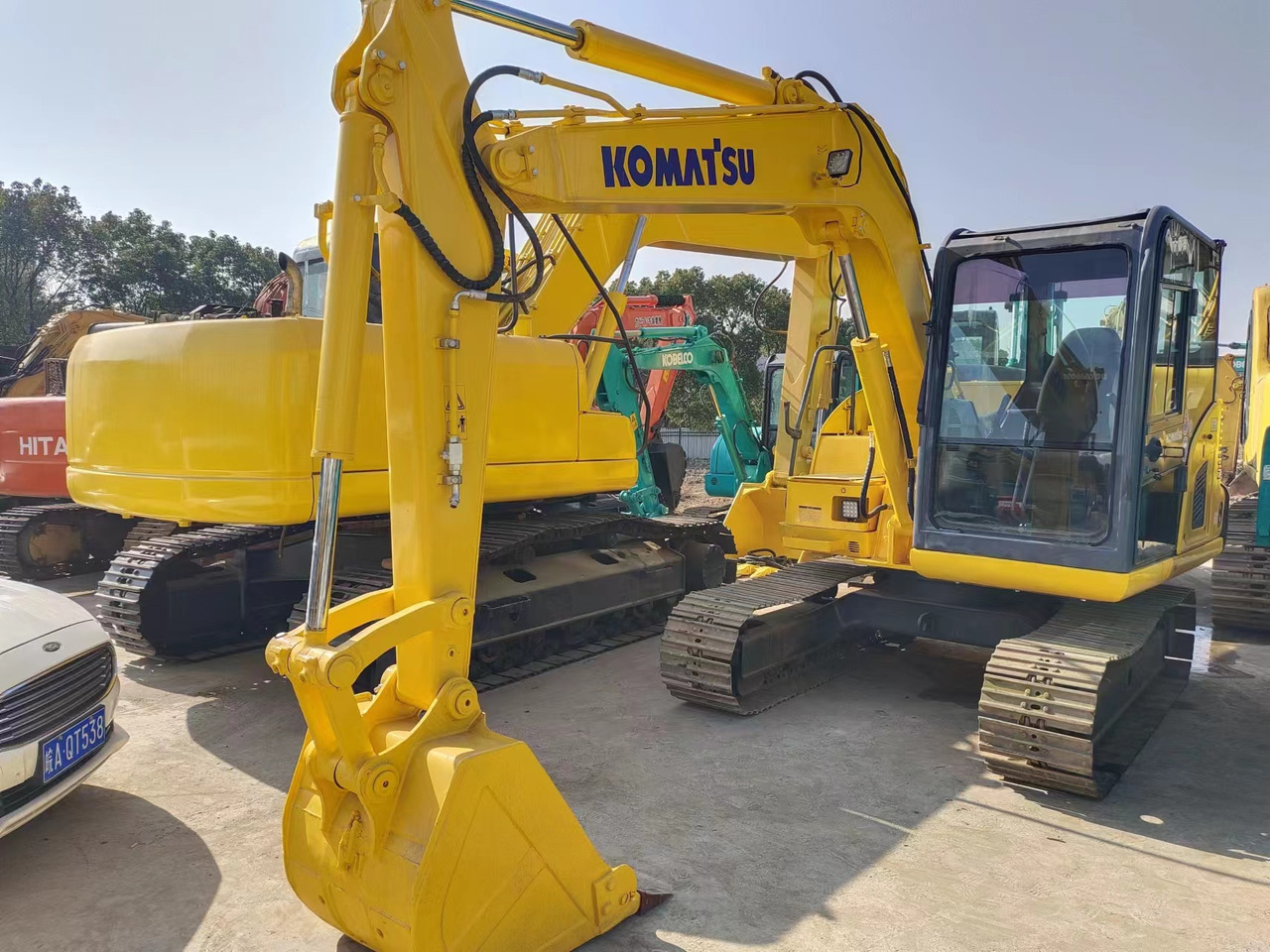 KOMATSU PC60-8 - حفار صغير: صورة 1 KOMATSU PC60-8 - حفار صغير: صورة 1