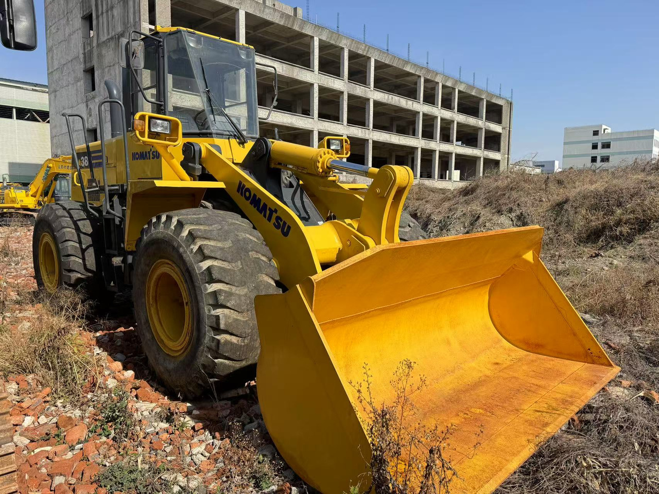 KOMATSU WA380 - اللودر بعجل: صورة 1 KOMATSU WA380 - اللودر بعجل: صورة 1