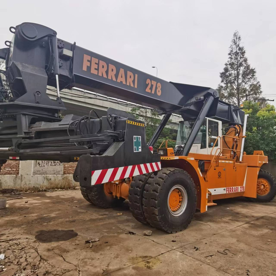 LIEBHERR 278 - آلة حمل الحاويات في الأماكن الصغيرة: صورة 1 LIEBHERR 278 - آلة حمل الحاويات في الأماكن الصغيرة: صورة 1