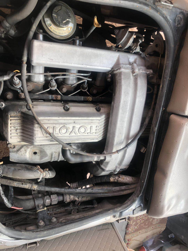 TOYOTA 1HZ DIESEL - محرك - حافلة الضواحي: صورة 2 TOYOTA 1HZ DIESEL - محرك - حافلة الضواحي: صورة 2