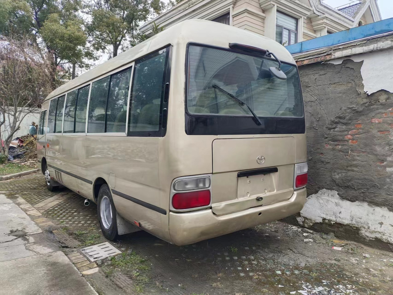 TOYOTA Coaster - حافلة الضواحي: صورة 2 TOYOTA Coaster - حافلة الضواحي: صورة 2
