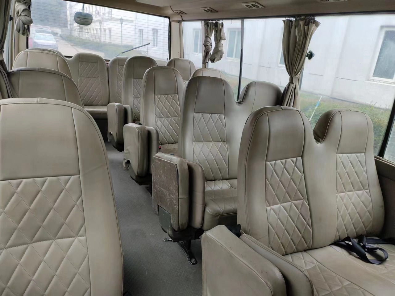 TOYOTA Coaster - حافلة الضواحي: صورة 3 TOYOTA Coaster - حافلة الضواحي: صورة 3