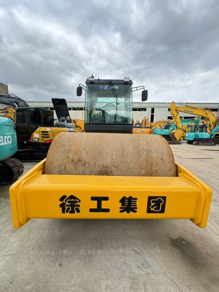 XCMG XS222J - ضاغطة التربة: صورة 4 XCMG XS222J - ضاغطة التربة: صورة 4