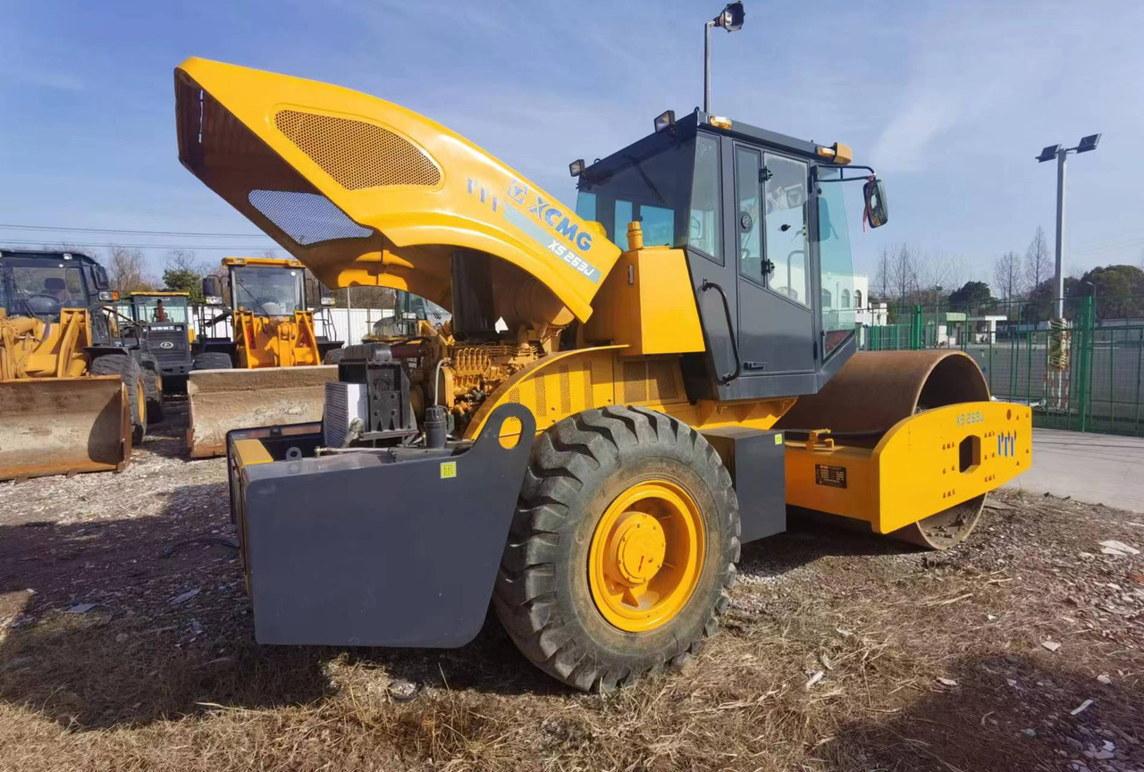 XCMG XS263J - ضاغطة التربة: صورة 3 XCMG XS263J - ضاغطة التربة: صورة 3