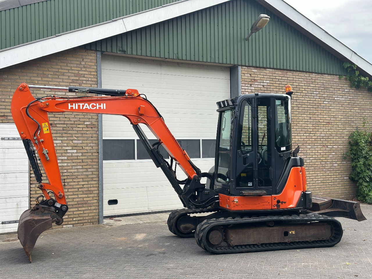 Hitachi ZX52U-3 CLR - حفار صغير: صورة 1 Hitachi ZX52U-3 CLR - حفار صغير: صورة 1