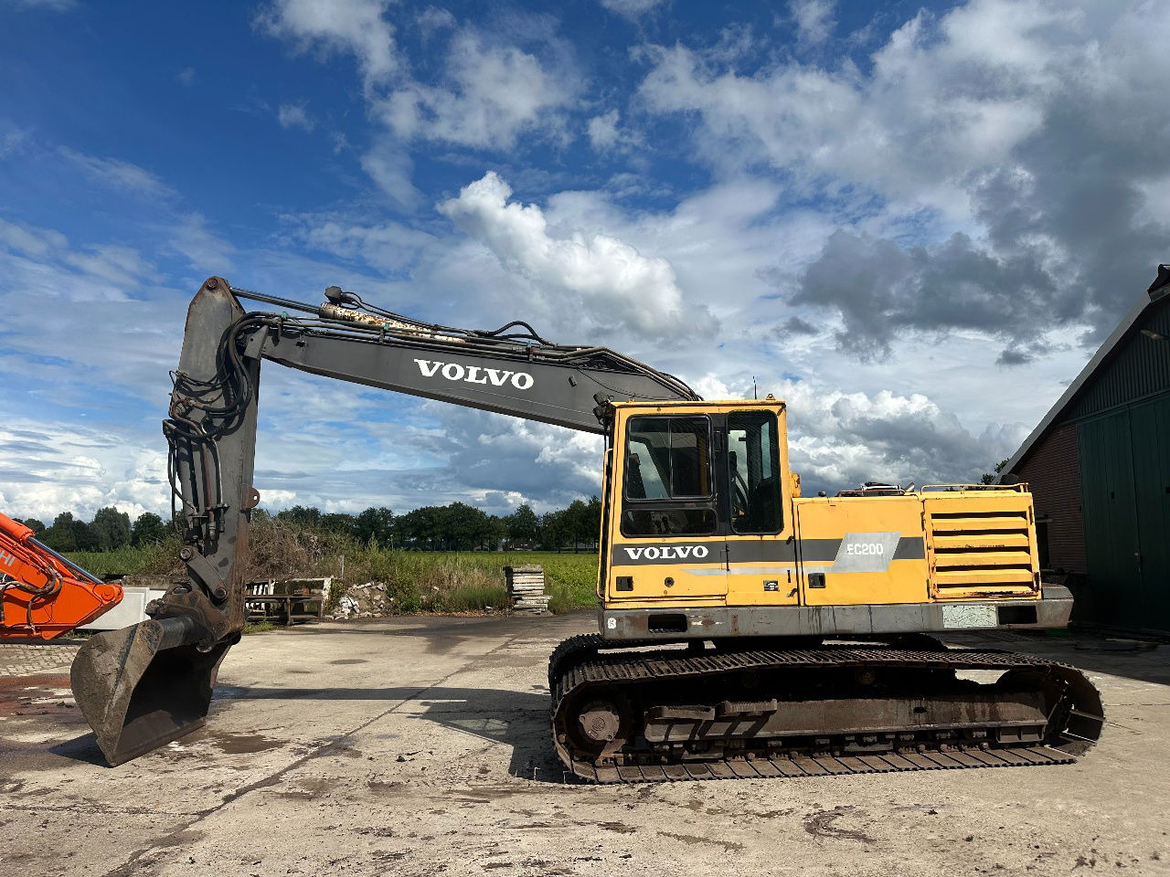 Volvo EC200 - حفار زاحف: صورة 1 Volvo EC200 - حفار زاحف: صورة 1