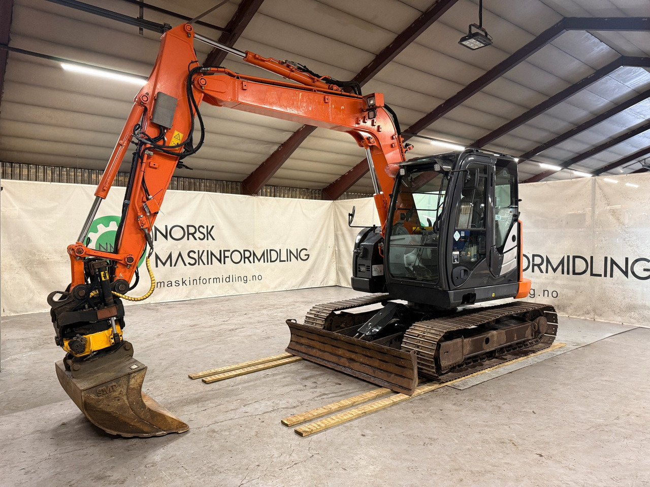 Hitachi ZX85US-5A - حفار زاحف: صورة 1 Hitachi ZX85US-5A - حفار زاحف: صورة 1