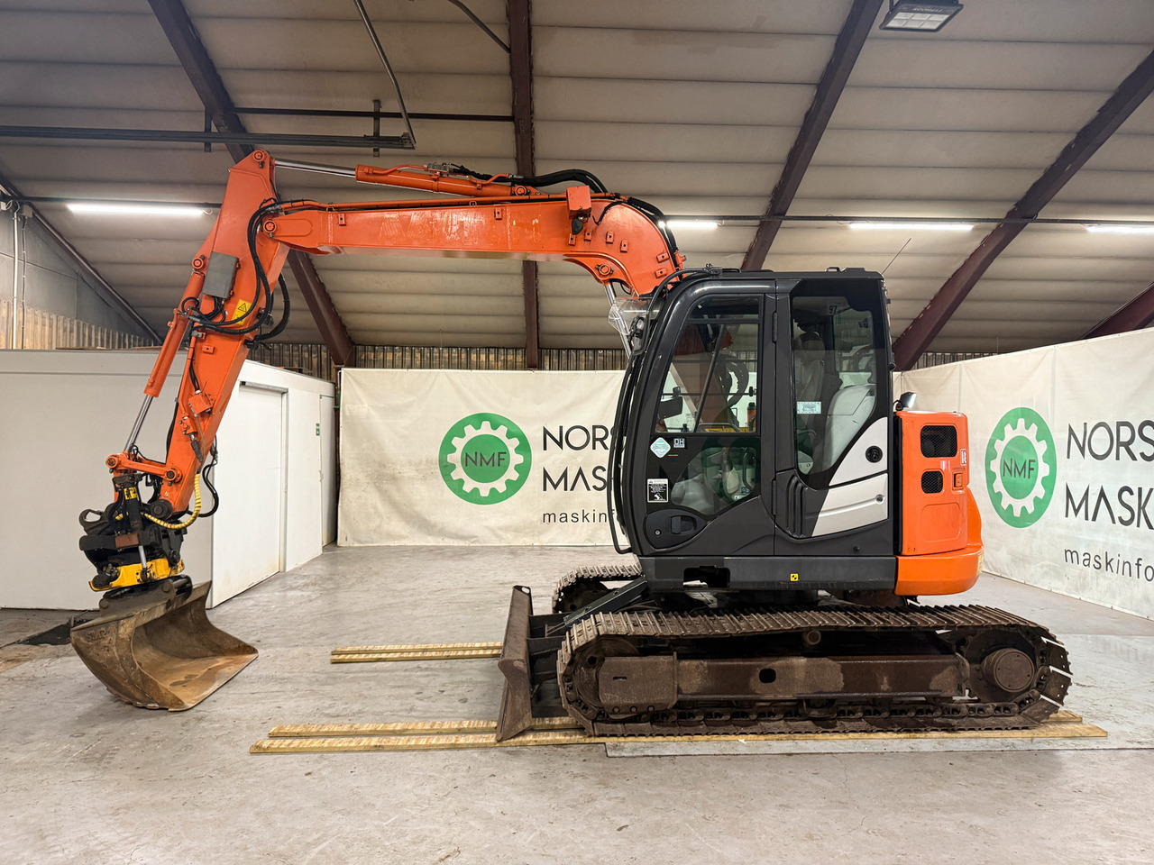 Hitachi ZX85US-5A - حفار صغير: صورة 2 Hitachi ZX85US-5A - حفار صغير: صورة 2