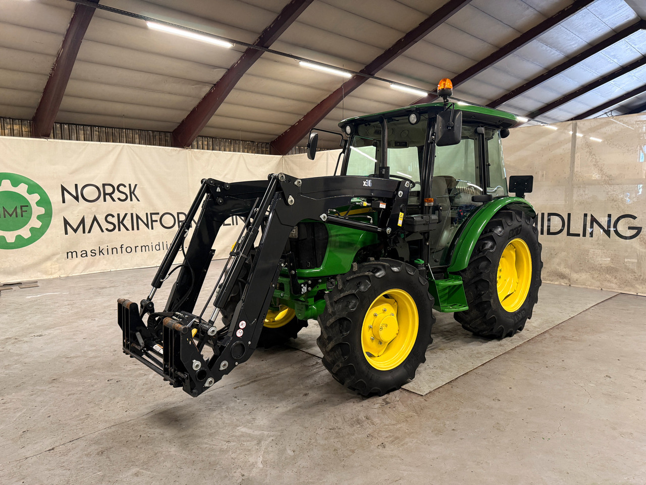 John Deere 5075E - جرار: صورة 1 John Deere 5075E - جرار: صورة 1