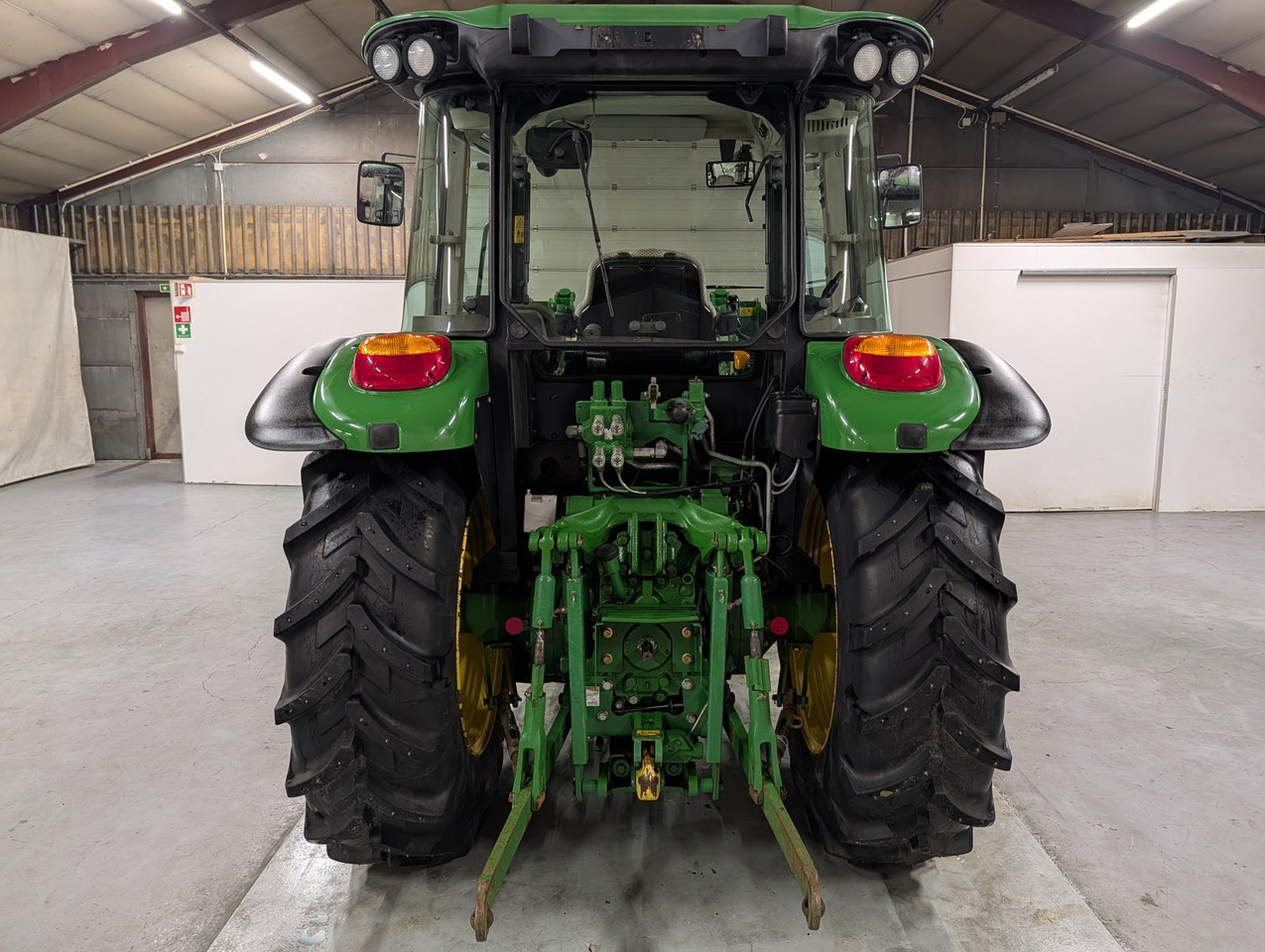 John Deere 5085M - جرار: صورة 4 John Deere 5085M - جرار: صورة 4