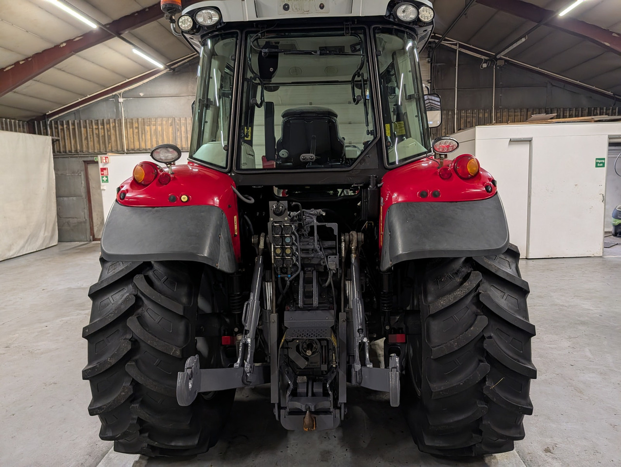 Massey Ferguson 5712SL - جرار: صورة 4 Massey Ferguson 5712SL - جرار: صورة 4
