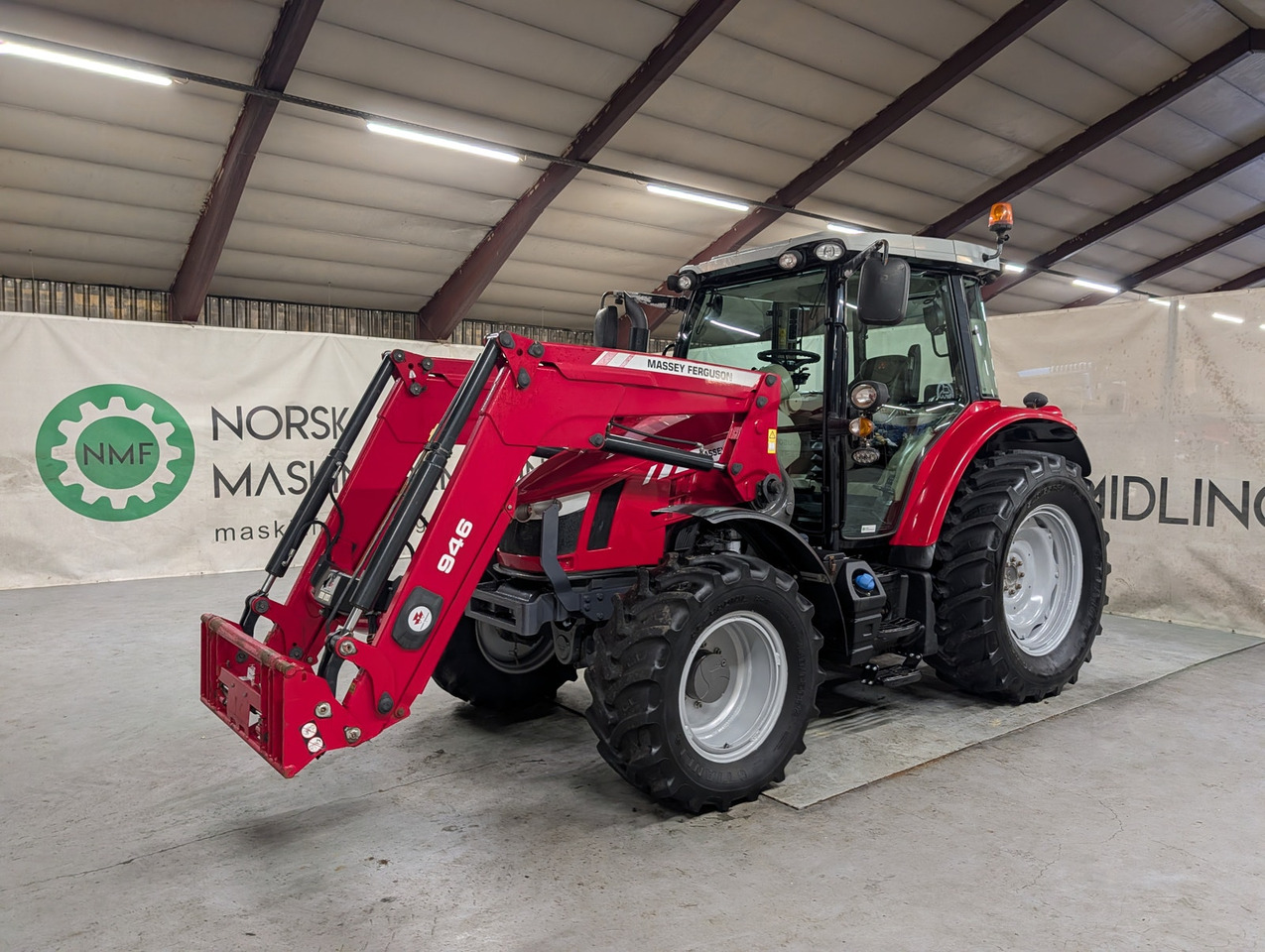 Massey Ferguson 5712SL - جرار: صورة 1 Massey Ferguson 5712SL - جرار: صورة 1