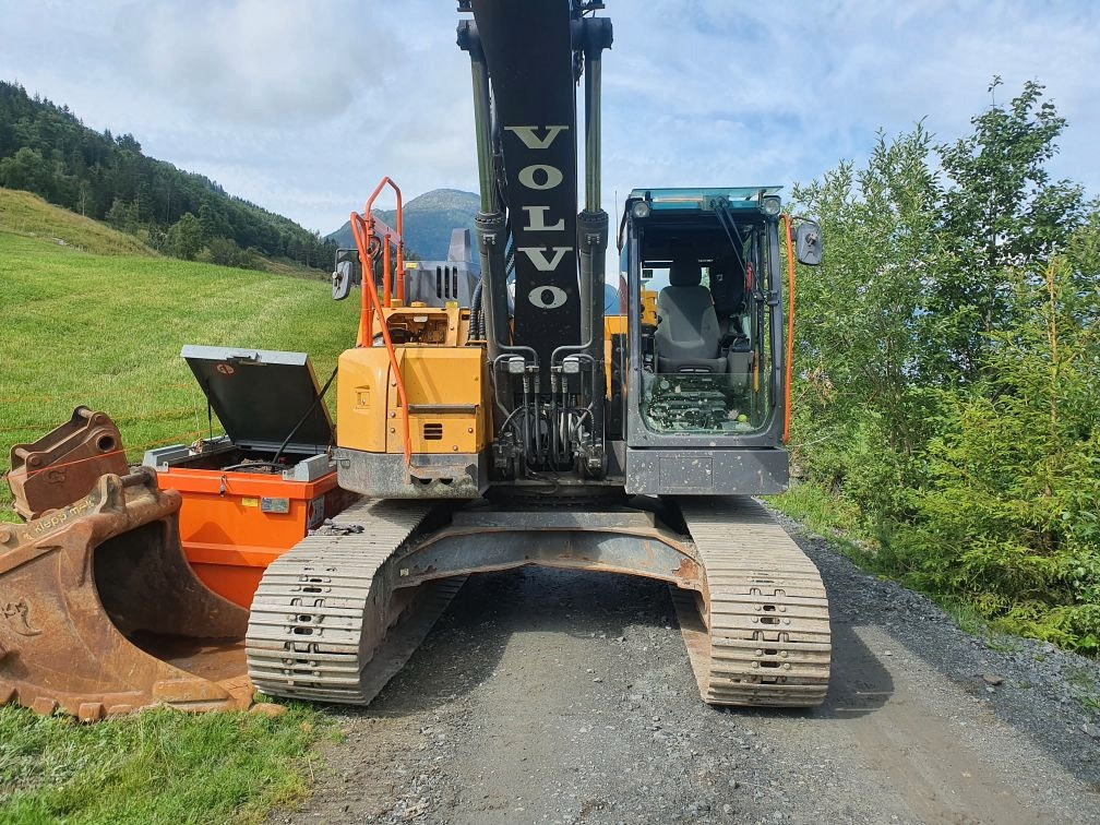 Volvo ECR235EL - حفار زاحف: صورة 2 Volvo ECR235EL - حفار زاحف: صورة 2